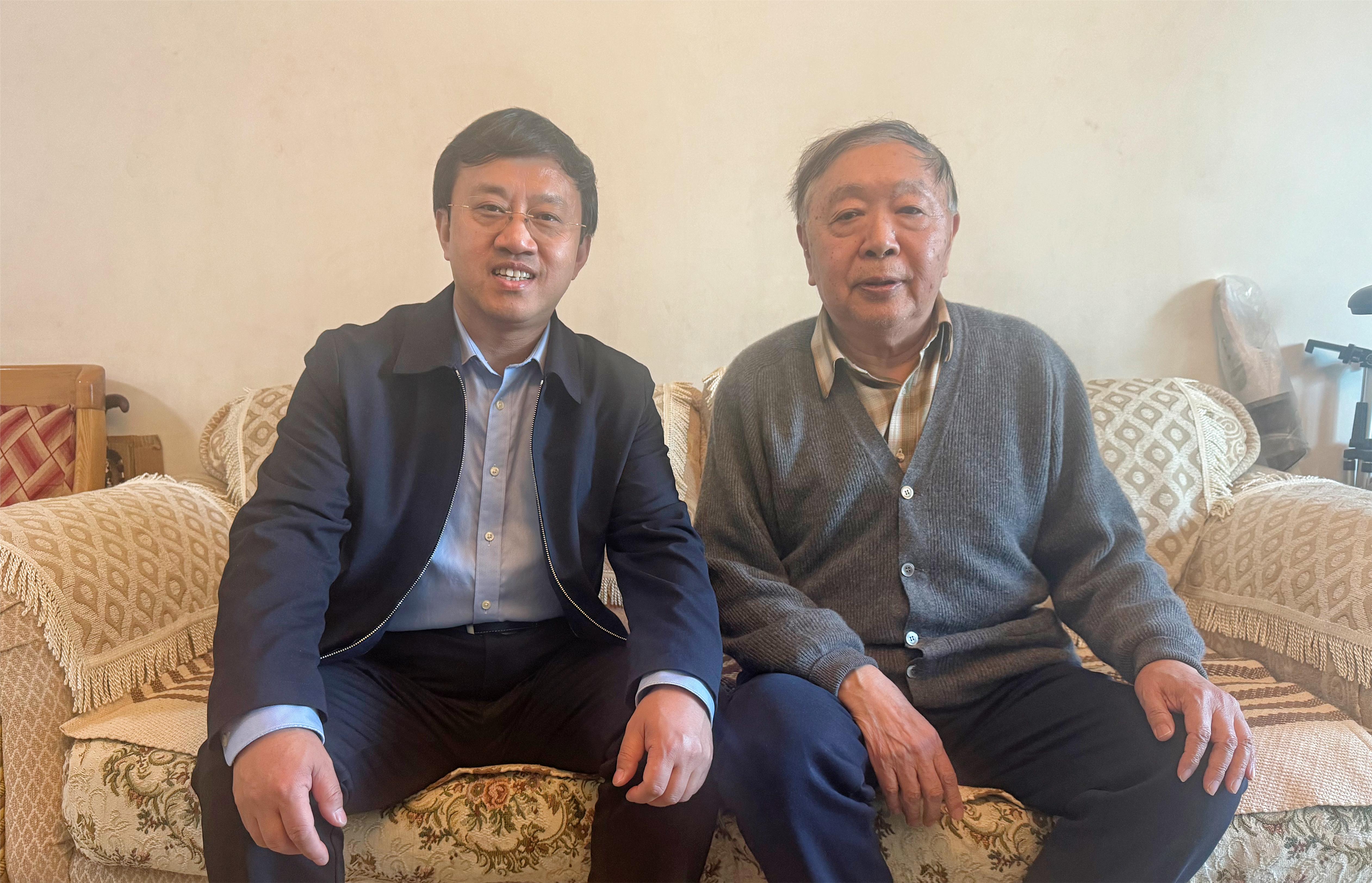 汪庆华副书记慰问郑英良.jpg