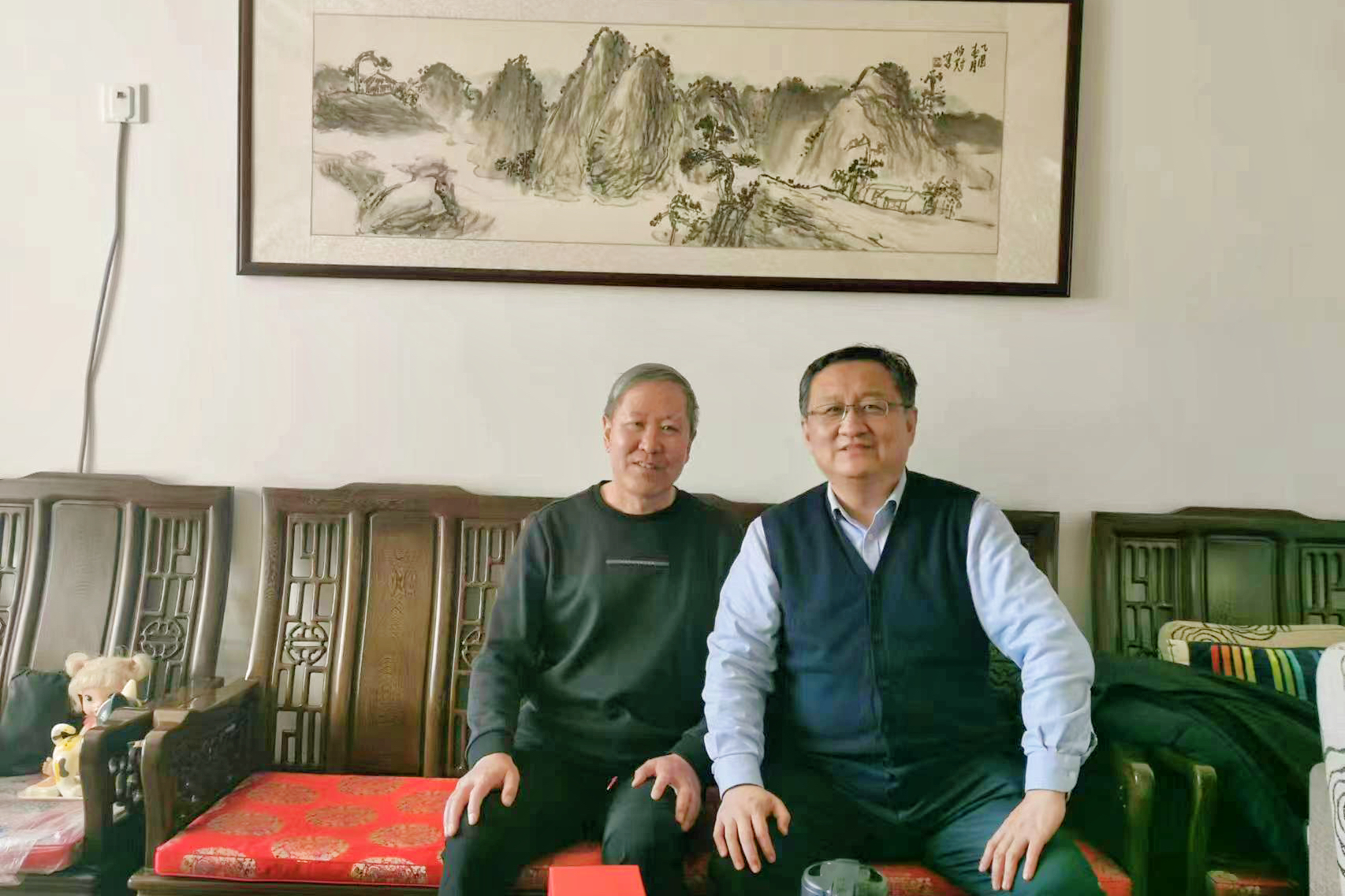 王停副校长慰问常江.jpg