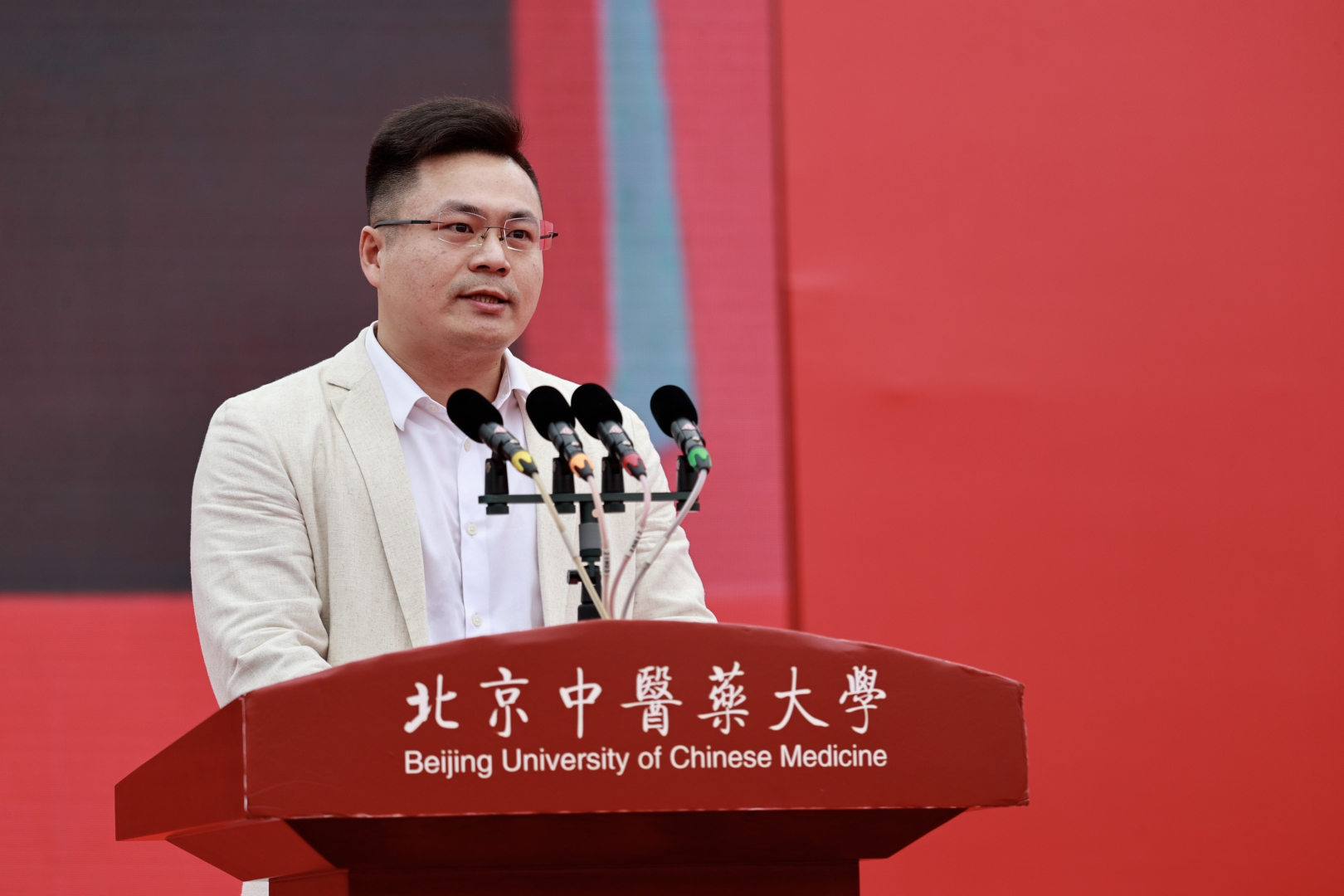 校友代表.jpg