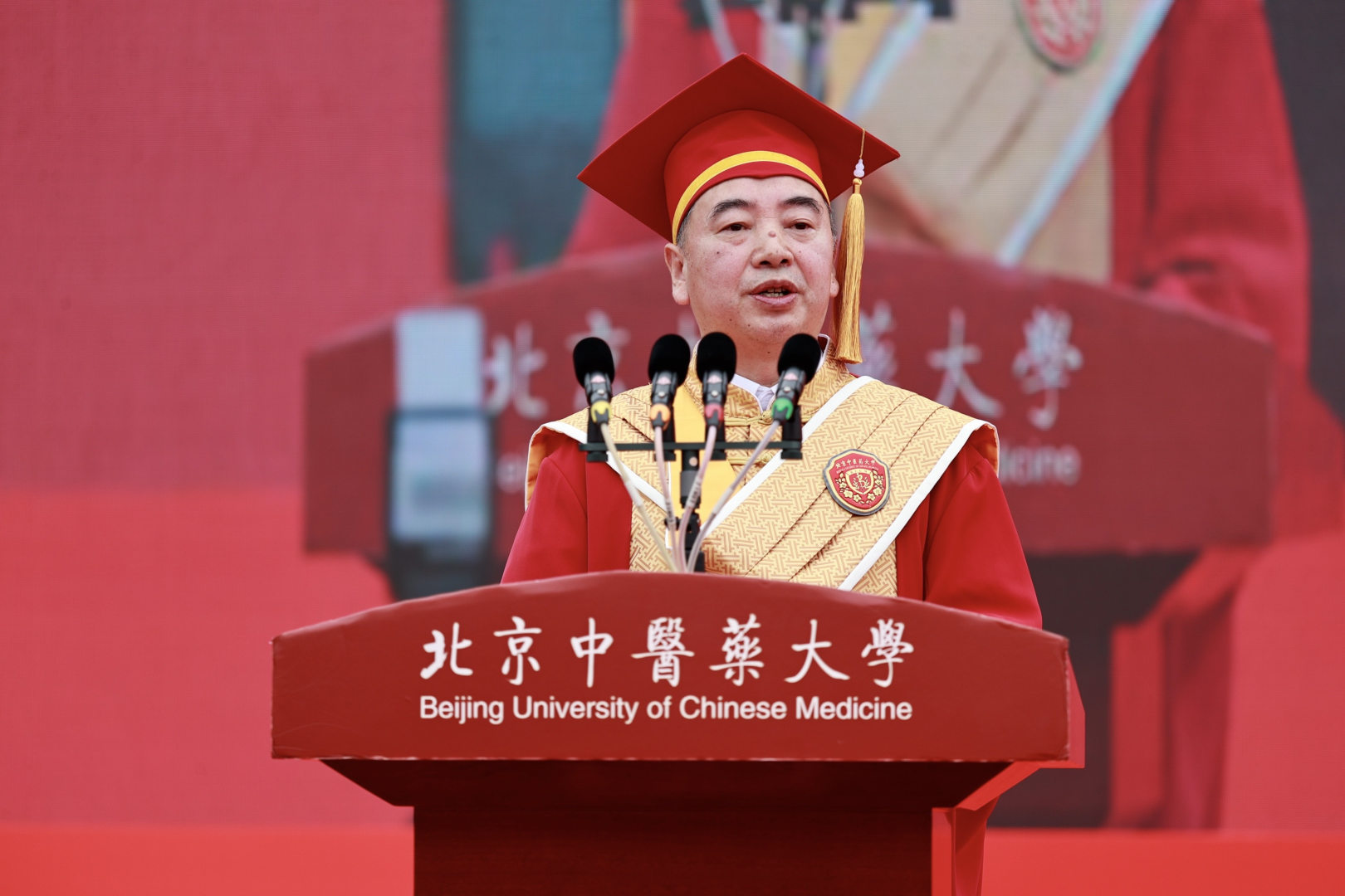 校长致辞.jpg