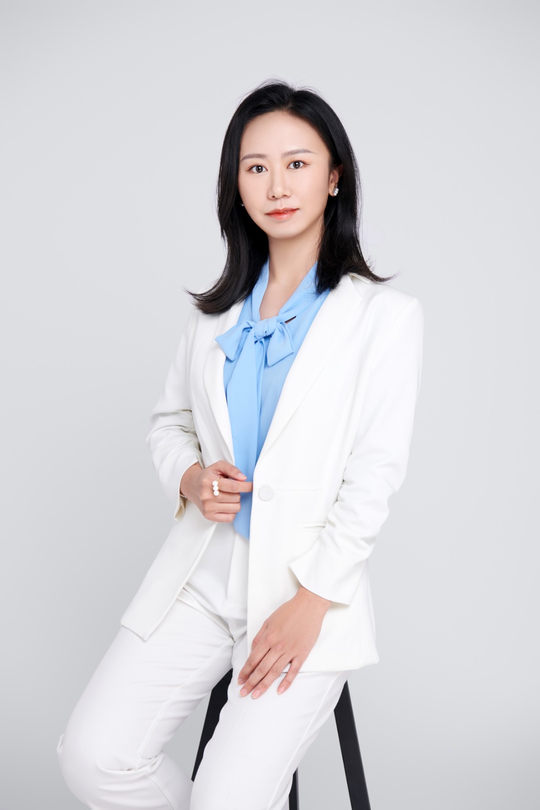 刘芳.jpg